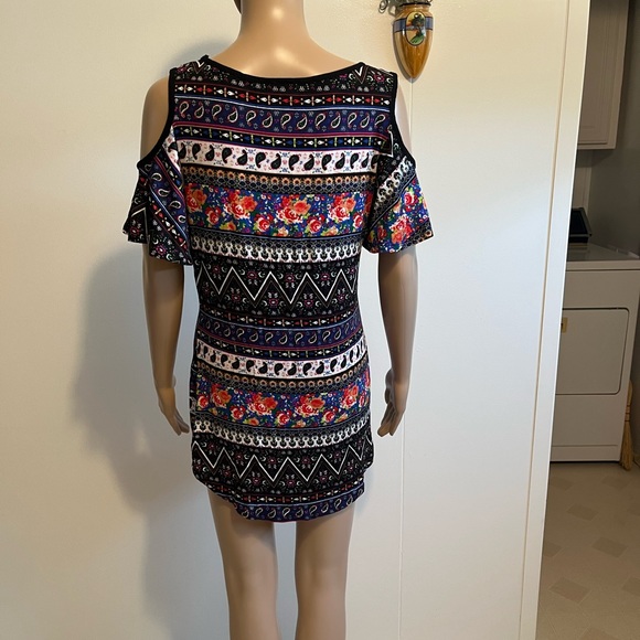 Cold shoulder tunic - Picture 3 of 9